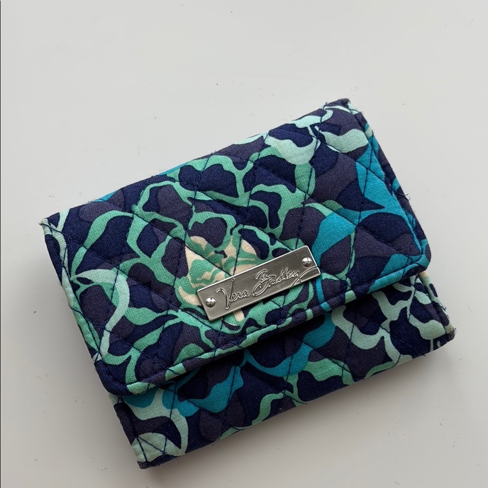 Vera Bradley Wallet Katalina Blues Retired Pattern Trifold Snap Close